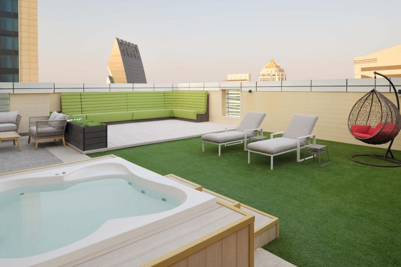 Element By Westin City Center Doha Kültér fotó Rooftop pool at the hotel