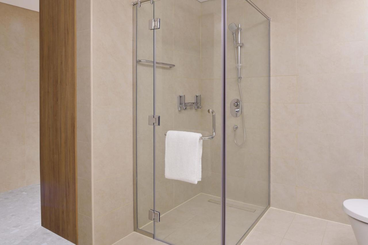 Element By Westin City Center Doha Kültér fotó A shower enclosure