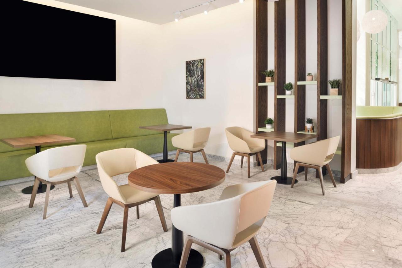 Element By Westin City Center Doha Kültér fotó The lounge at the airport