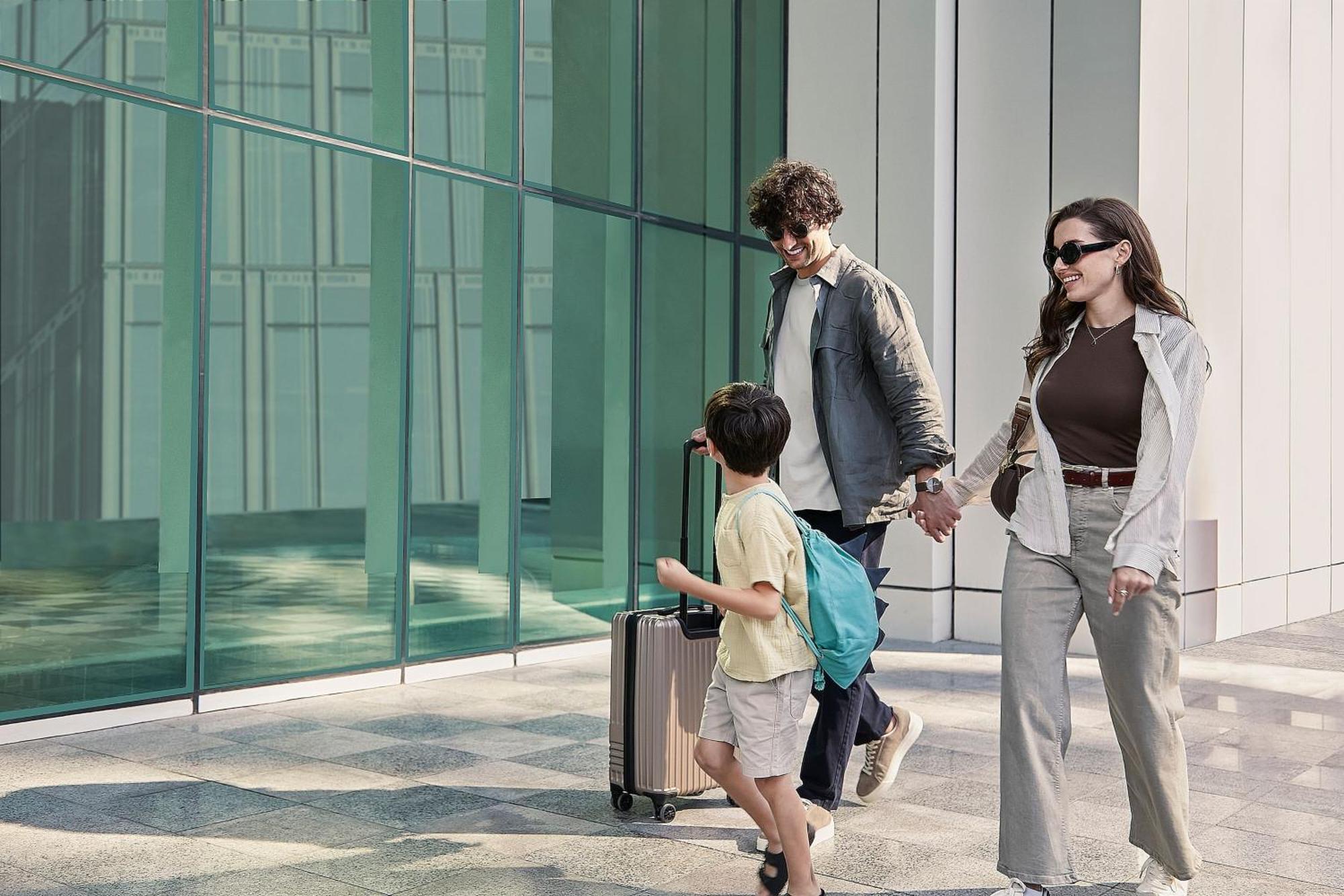 Element By Westin City Center Doha Kültér fotó Family traveling